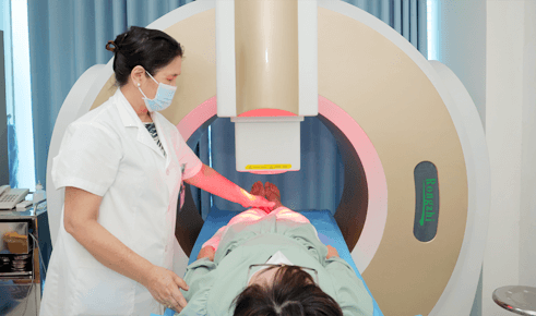 Phòng khám có đầy đủ các phòng chức năng: phòng xét nghiệm, phòng phẫu thuật,... với các trang thiết bị tân tiến