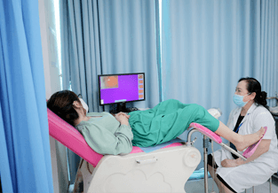 Bệnh nhân đến phá thai đảm bảo các thủ tục hành chính theo quy định của phòng khám và được nhân viên y tá hướng dẫn cụ thể.